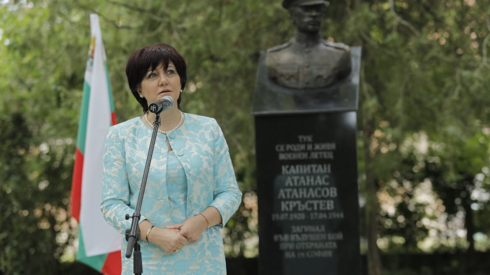 Цвета Караянчева: Във вторник започват преговорите за новата Конституция