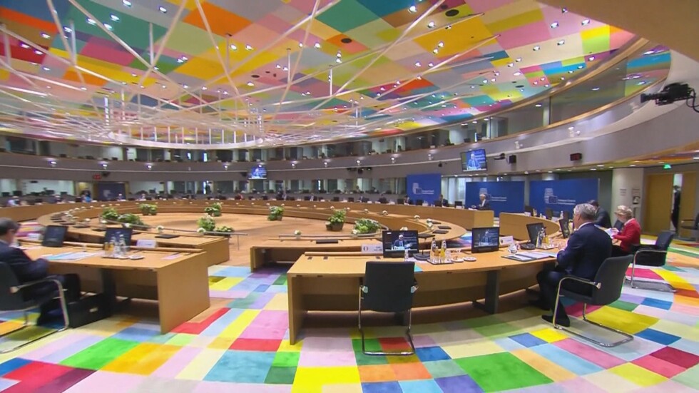 Тежък евросъвет: Цял ден се отлагаше срещата на 27-те лидери за парите на ЕС (ОБЗОР)