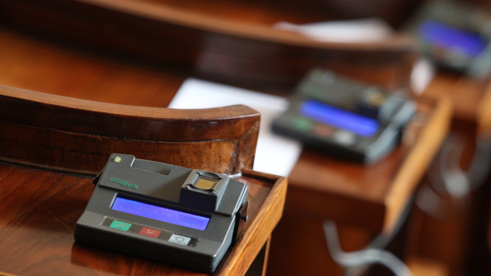 Депутатите гласуват петия вот на недоверие срещу настоящото правителство на Борисов