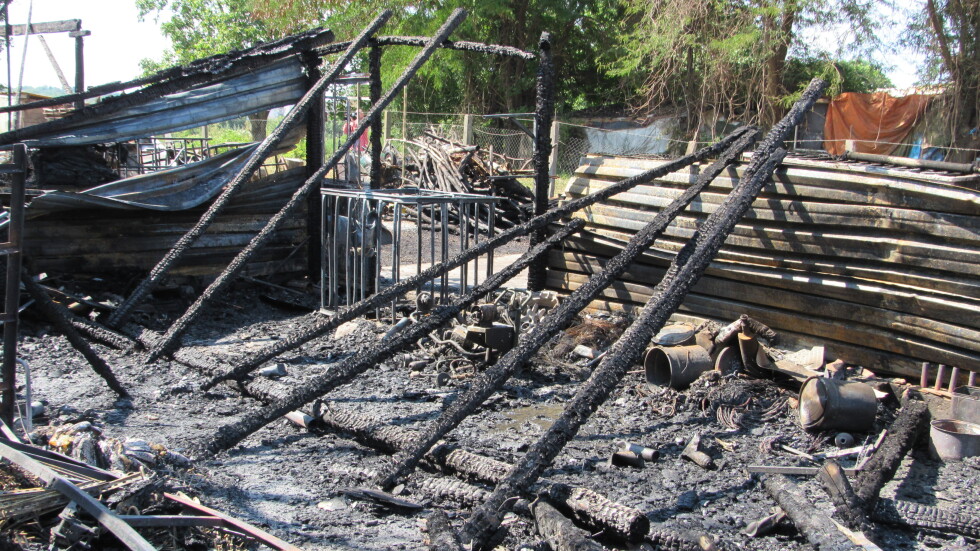 Склад и лек автомобил изгоряха при пожар в Русе
