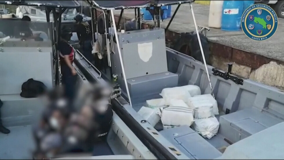 Заловиха 3 тона кокаин при две операции в Карибско море