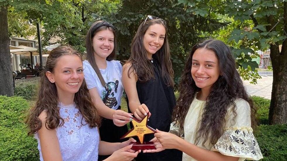 4 български момичета стоят зад най-харесваната учебна компания в Европа