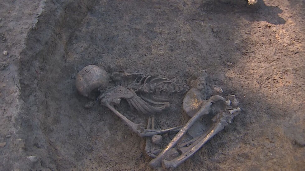 Редки находки: Откриха скелети на 8000 г. в неолитното селище в Слатина