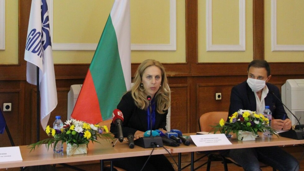 Марияна Николова: Украинските туристи ще пътуват за България при облекчени условия