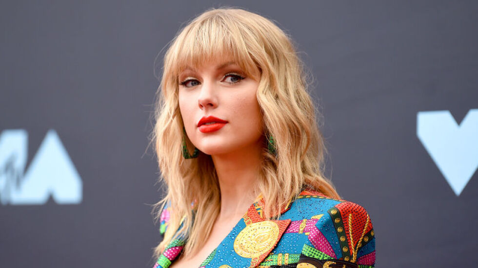 Обвиниха Тейлър Суифт, че е откраднала логото на новия си албум от чернокожа дизайнерка