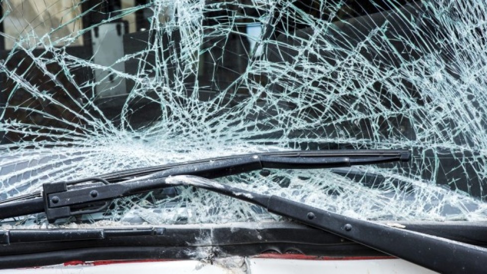 Катастрофа с мотор и кола предизвика задръстване в София