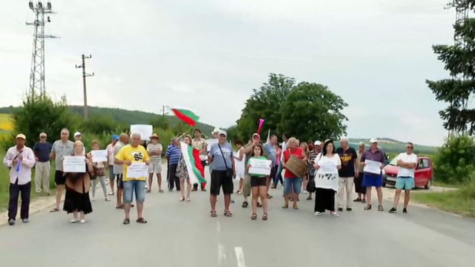 Протест блокира пътя между Варна и Бургас в района на Бяла