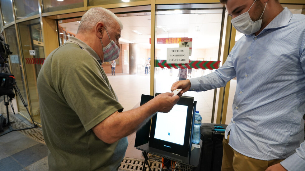 В навечерието на вота: Пробно гласуване с машини е организирано в столичното метро 