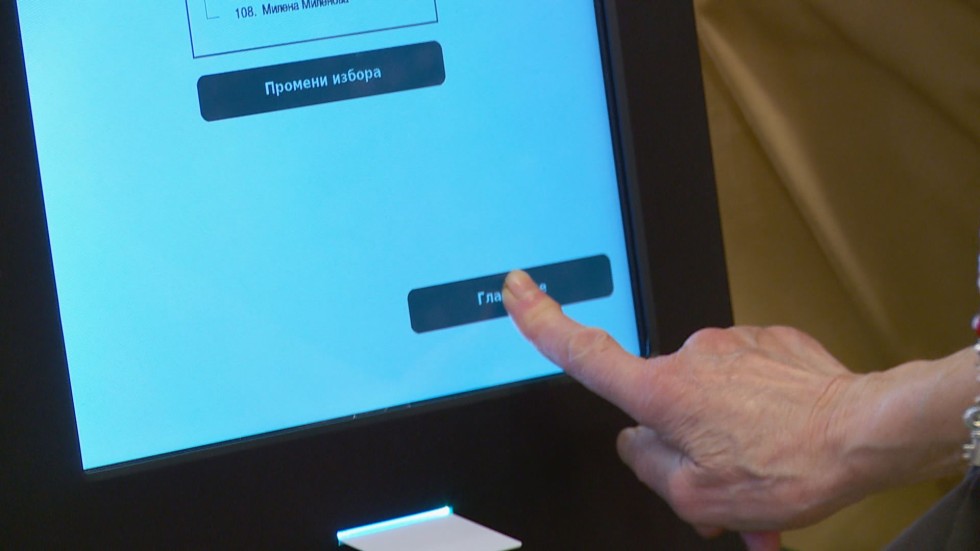 Изчезнаха смарткартите за една от машините за гласуване в Бургас