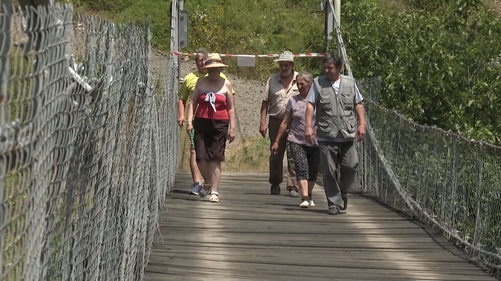Скъсан въжен мост в община Своге застрашава живота на хората