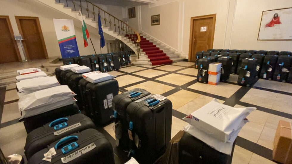 Българите зад граница ще гласуват в близо 70 държави  на изборите "2 в 1" 