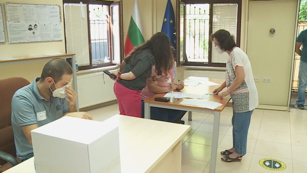 Изборният ден в една от секциите в Бурса започна със закъснение на член на СИК