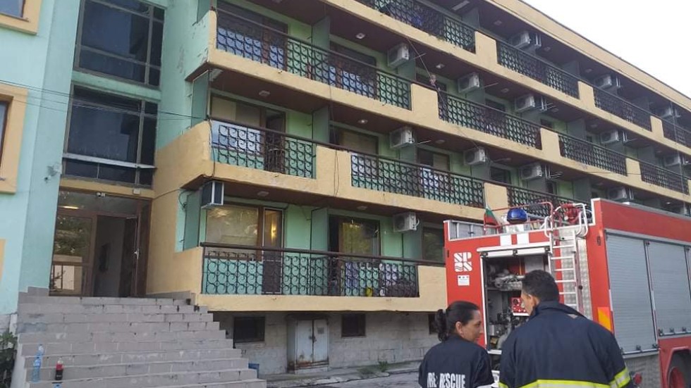 Прокуратурата разследва пожара в дома за възрастни във Варна с жертви и ранени