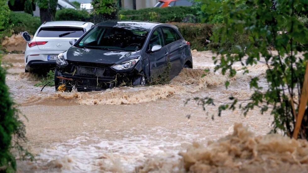 Десетки хора са в неизвестност след поройните дъждове и наводнения в Германия 