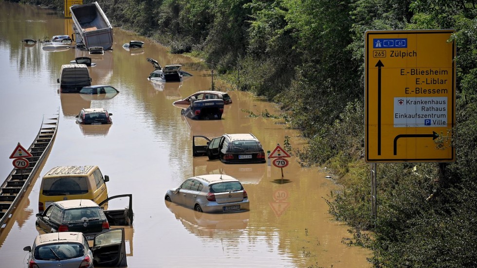 Проливни дъждове наводниха и Австрия, в Бавария обявиха извънредно положение 