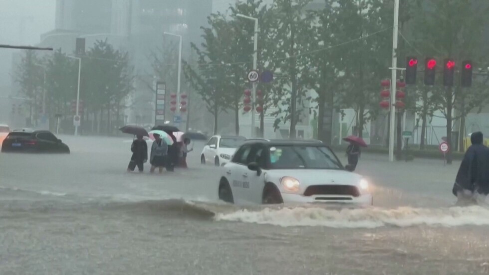 Наводнения и в Китай: 12 души са загинали