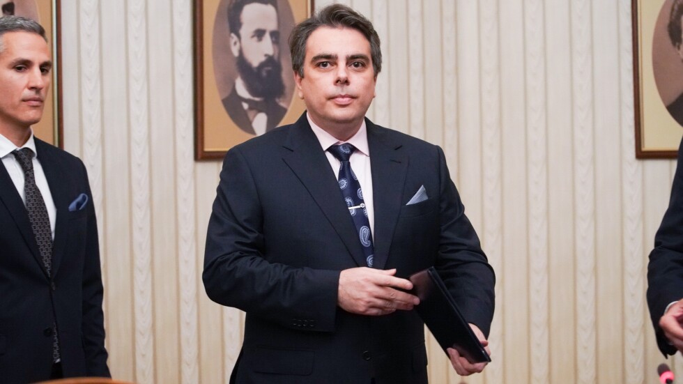 Какво се знае за евентуалния кабинет на Асен Василев?