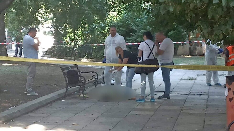 Откриха тяло на мъж в градинка във Варна