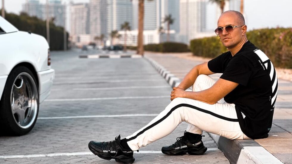 Джазменът Боби Вълчев от „България търси талант“ с нова песен и клип, заснет в Дубай 
