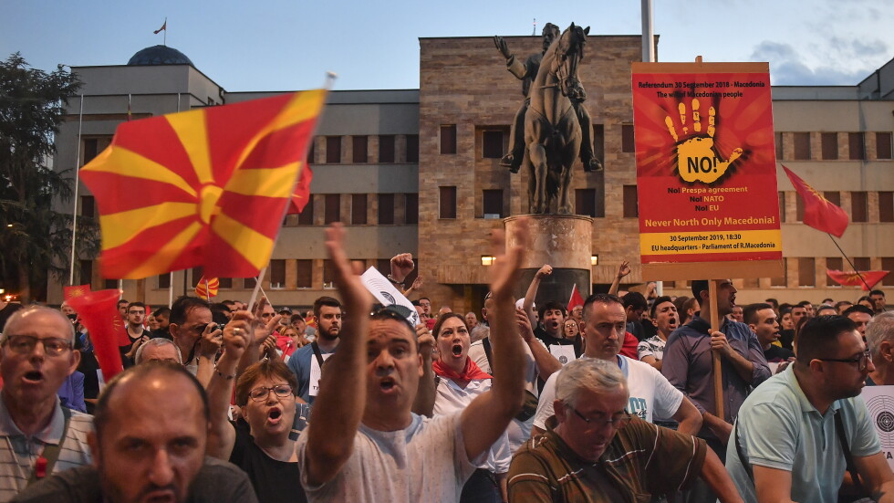 Специалните пратеници на bTV: Блокади на пътища в страната в седмия ден на протести в Скопие