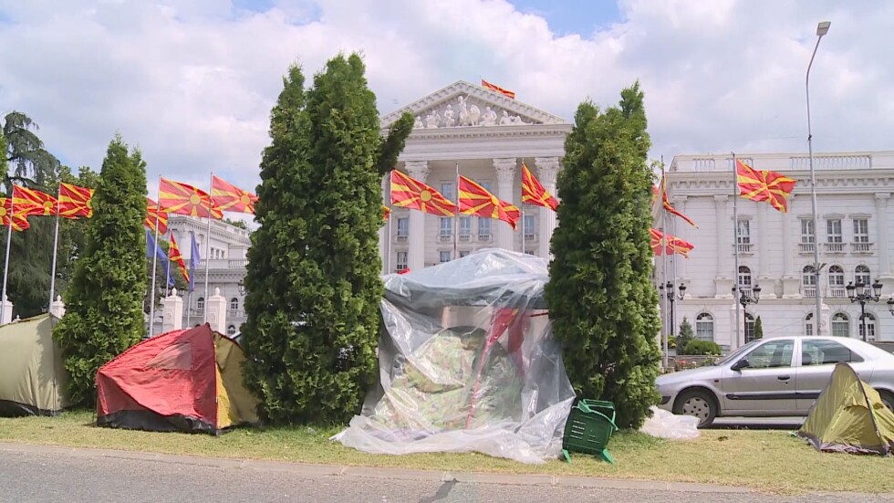 Протести и антибългарски настроения в Скопие: За какво настояват хората от палатките?