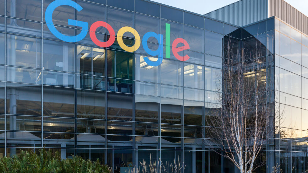 Google забавя наемането на служители