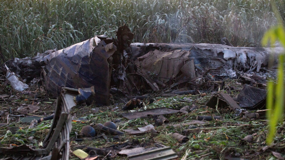 Разбилият се украински самолет е възможно да е превозвал боеприпаси за Бангладеш