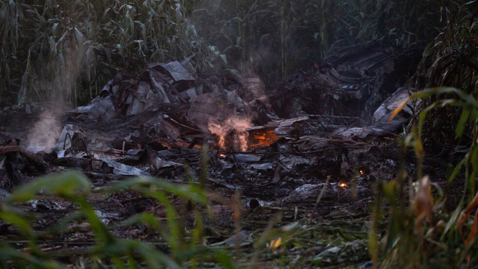 Откриха телата на шестима от екипажа на разбилия се край Кавала самолет