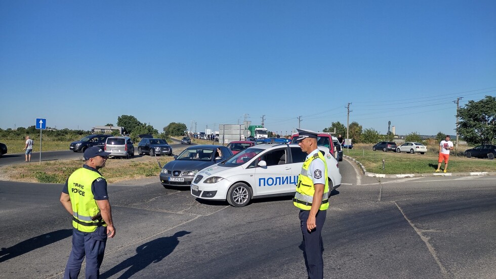 Хотелиери блокираха пътя Бургас - Варна, не са получили средства за настанените украинци