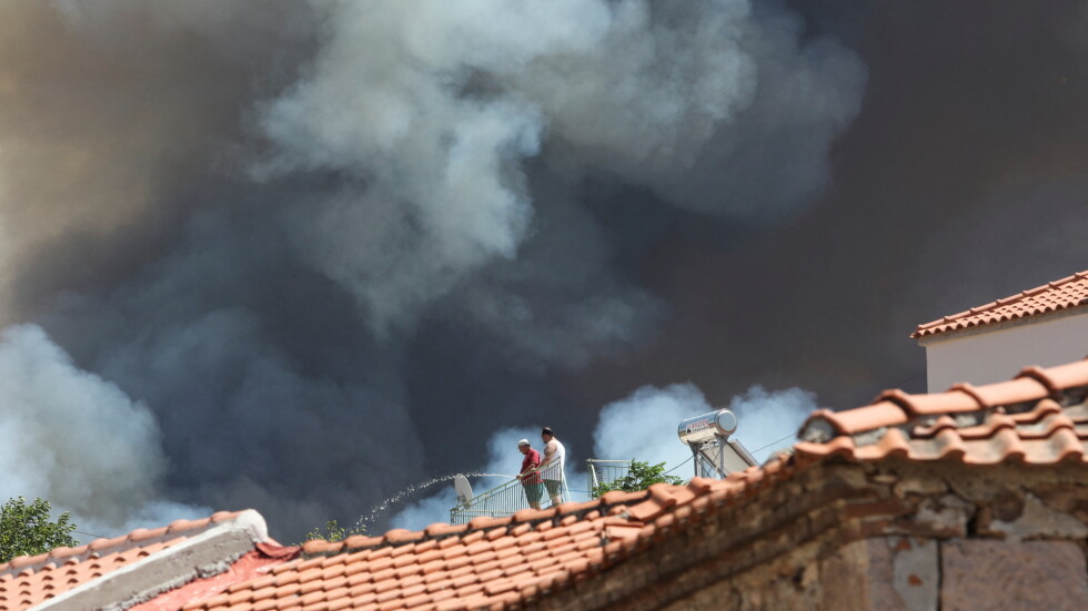 Усложнена остава обстановката с пожарите в Европа