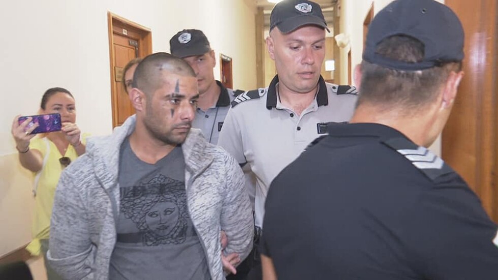 След гонката с двама ранени полицаи в Бургас: Съдът остави в ареста дрогирания шофьор