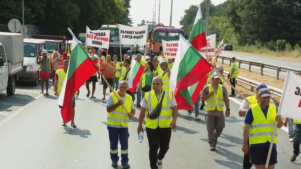 Националният протест на пътните фирми блокира ключови места в страната