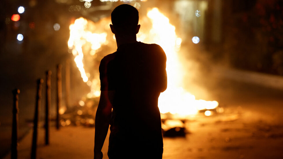 Хаос и погром във Франция: Четвърта нощ на безредици след убийството на младеж