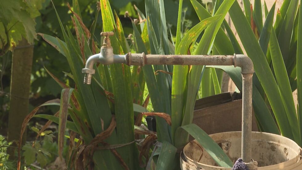 Без вода от дни: Хората в свищовско село бедстват заради поредица от аварии  