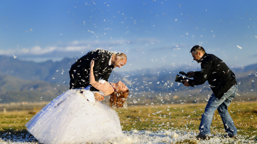 Нова измама: Хора чакат с години за видео от сватбата си