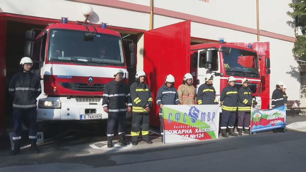 Протест на пожарникари и полицаи: Настояват за увеличение на заплатите с 10%