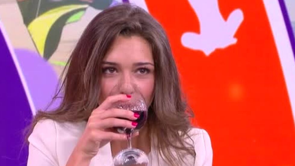 Актрисата Климентина Фърцова не харесва да й подаряват цветя и пие само червено вино (ВИДЕО)