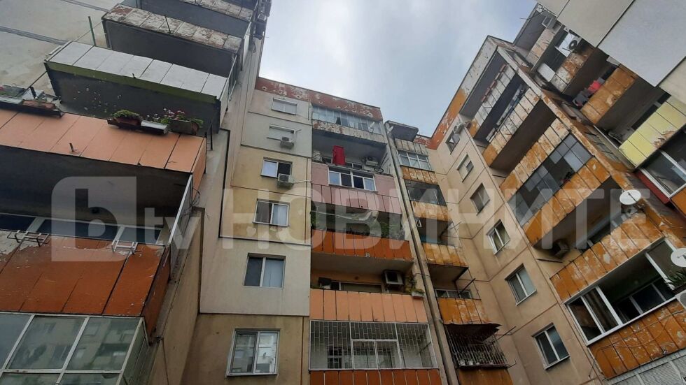 Част от тераса се откърти от жилищен блок в Пловдив
