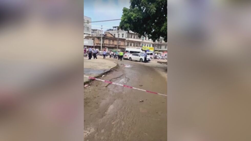  Мъж умъртви деца, родители и преподавател с нож в детска градина в Китай 