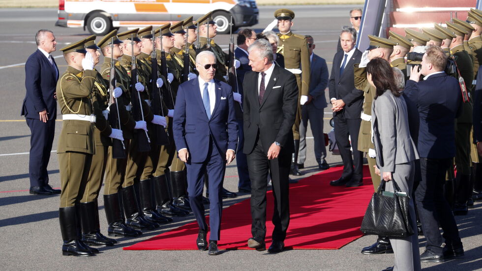 Джо Байдън пристигна във Вилнюс, където ще участва в срещата на върха на НАТО