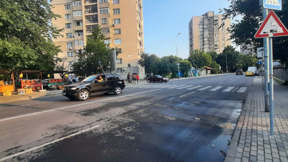 Кола блъсна две жени на пешеходна пътека в Пловдив, едната почина (СНИМКИ)