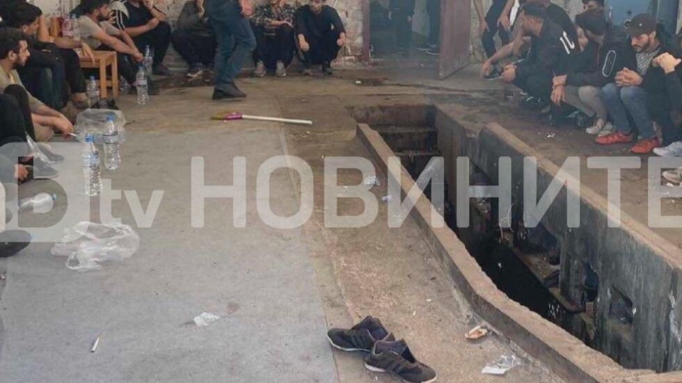 37 нелегални мигранти са открити в склад до София