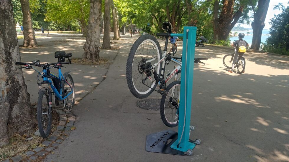 "Поправи си сам": Произвеждат ремонтни станции за велосипеди за обществено ползване 