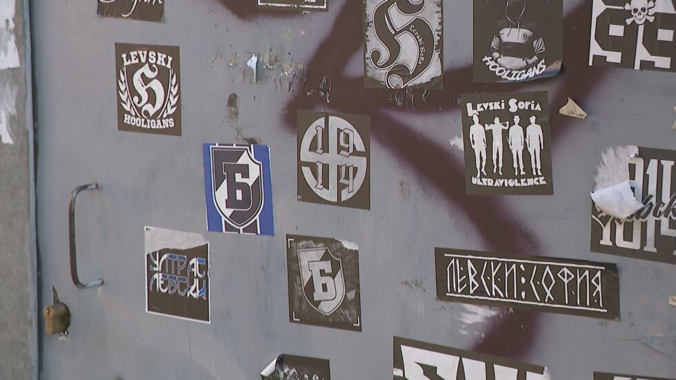 Зрителски сигнал: Език на омразата, свастики и нацистки символи по стените в центъра на София