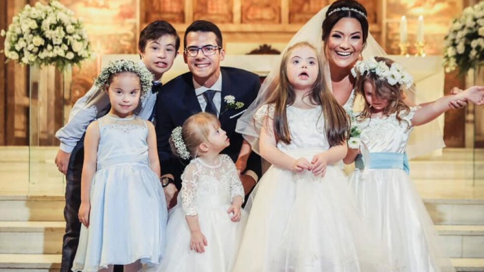 „Спасените“: Деца със Синдром на Даун изненадаха своя терапевт на сватбата ѝ