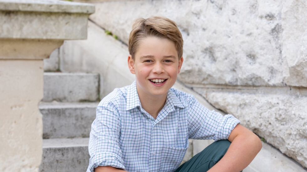 Принц Джордж на 10! Уилям и Кейт споделиха нова снимка на първородния си син