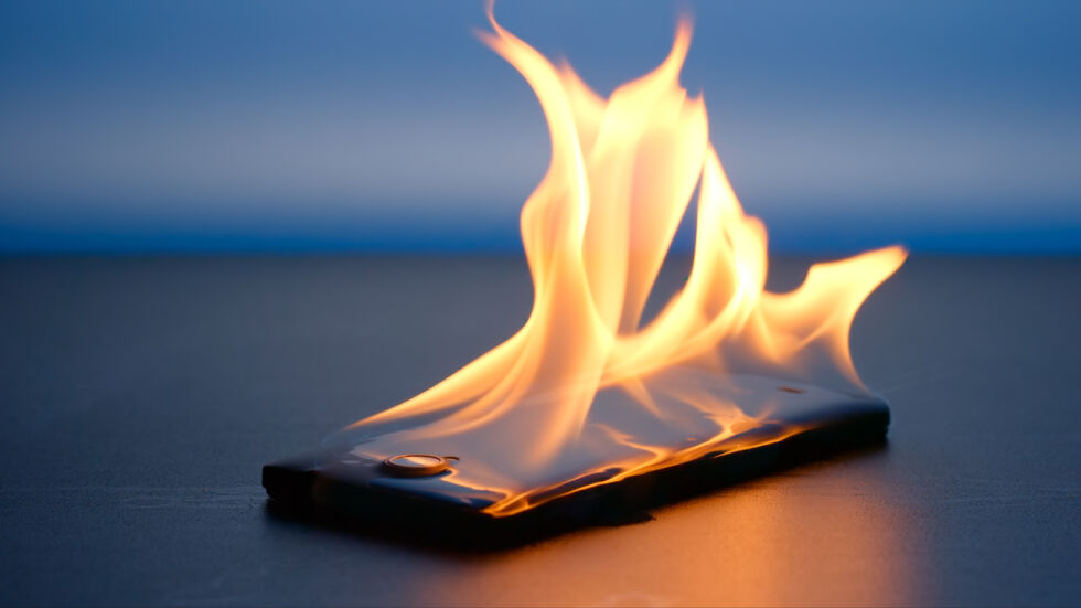Как да предпазим телефона си от прегряване в жегите