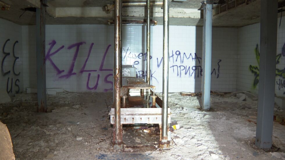 Под жълтите павета: bTV влезе в подземията на бившия мавзолей на Георги Димитров (ВИДЕО)
