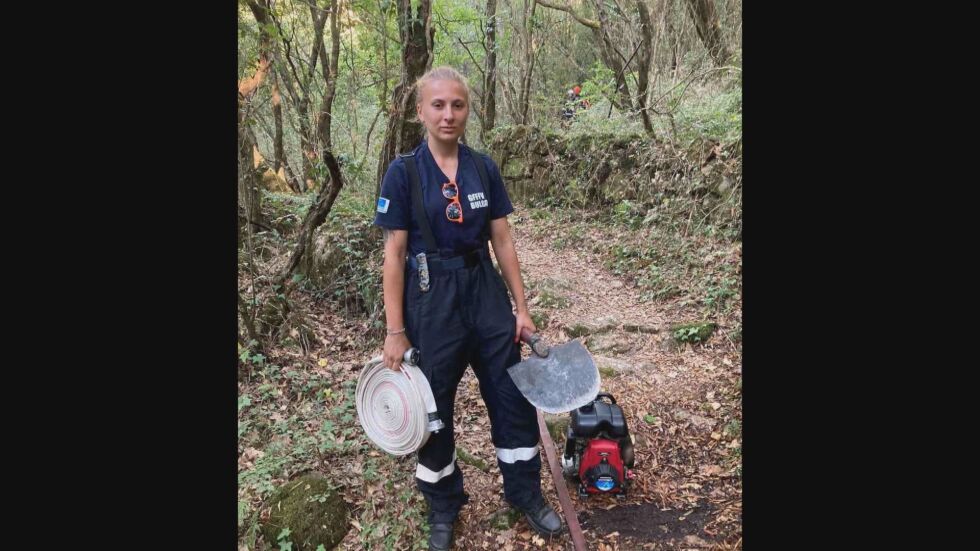 Дами срещу огъня: Две жени са част от екипа на българските пожарникари в Гърция