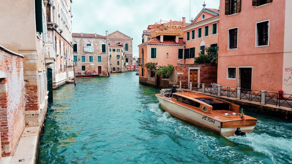 ЮНЕСКО препоръчва поставянето на Венеция в списъка на застрашеното наследство
